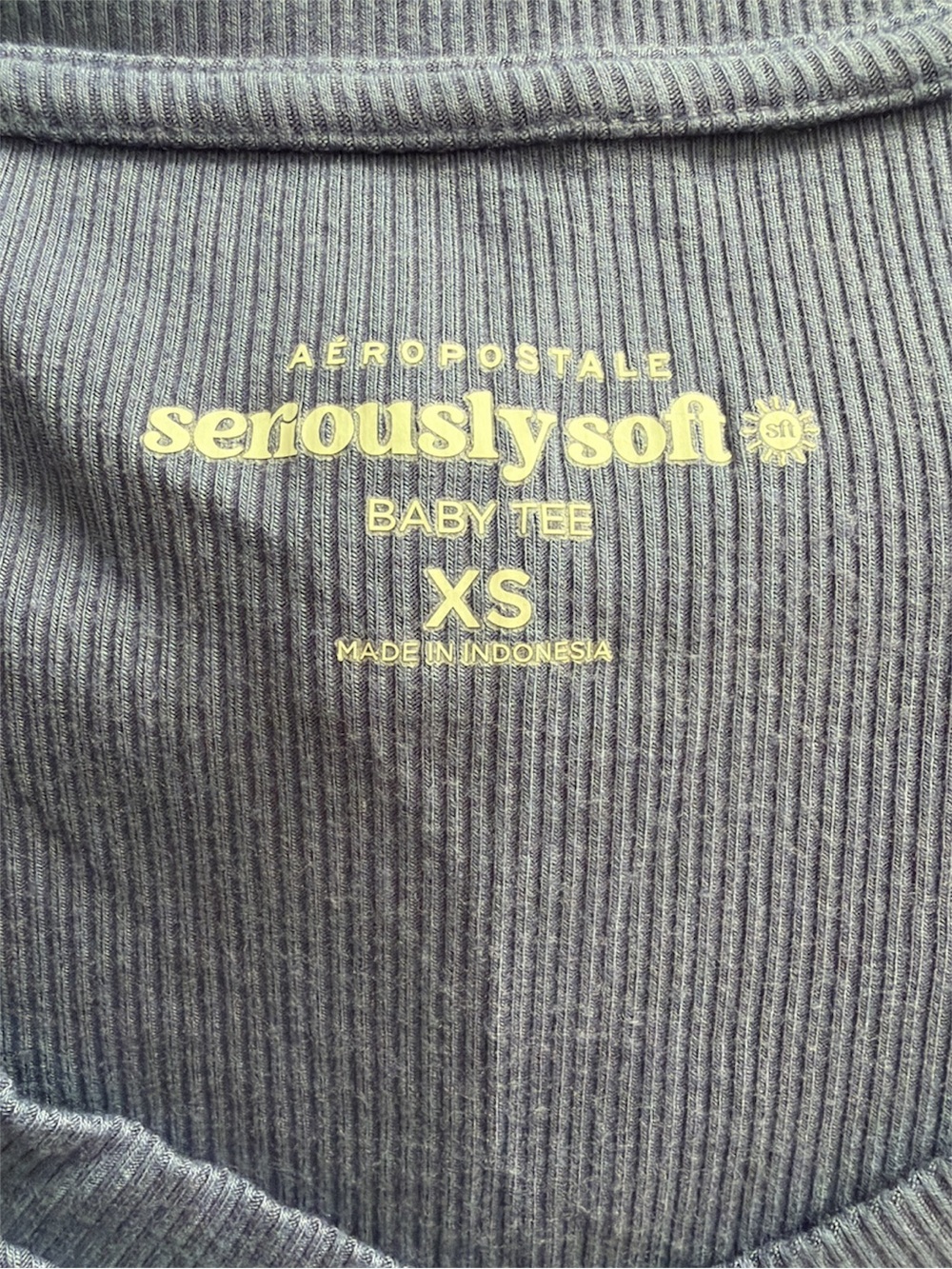Super Soft Aéropostale XS Baby Tee Bundle • 3 Colors • Like New - Picture 7 of 8